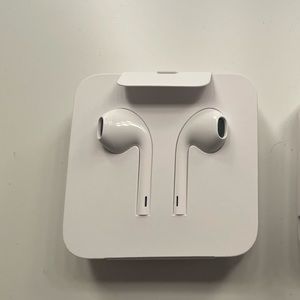 New Authentic Apple EarPods with Lightning Connector.